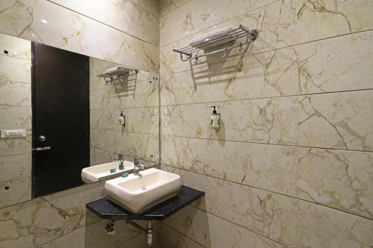 Hotel Paragon Suites New Delhi Luaran gambar